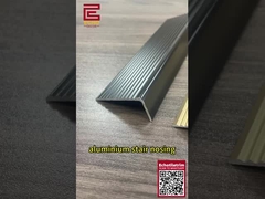 Decoración de escaleras de metal negro, recorte antideslizante, moldeo de escaleras de vinilo