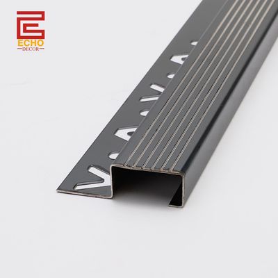 Escaleras de metal negro duradero 2 pulgadas de corte de la nariz de la escalera exterior